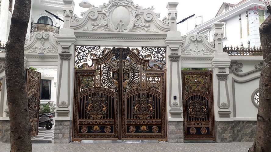 lắp đặt cửa cổng nhôm đúc tại Hóc Môn