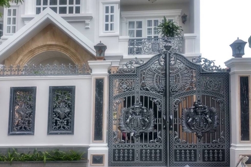 CỔNG NHÔM ĐÚC SƠN MÀU XÁM TRO CAO CẤP